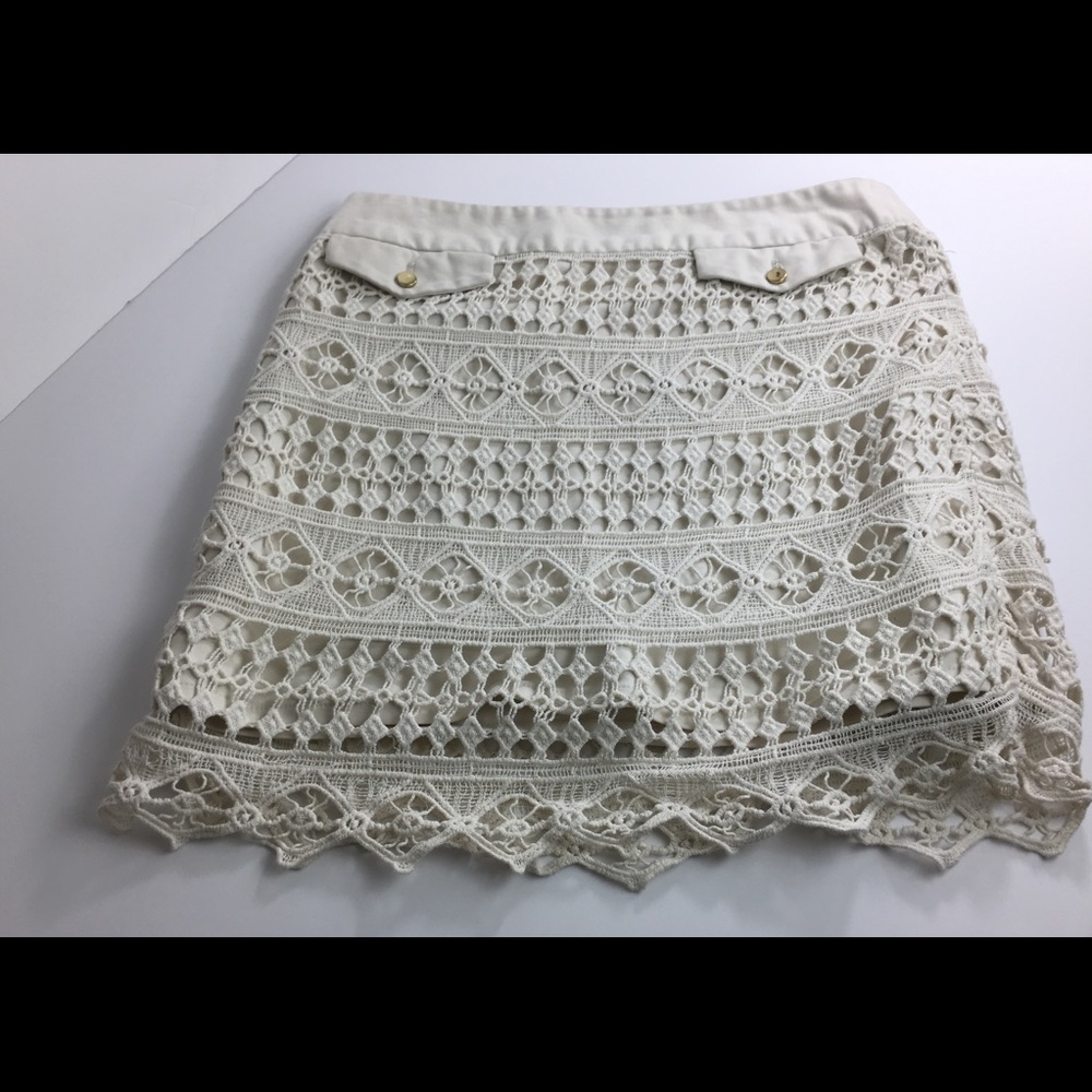 Joe Fresh cotton lace skirt. Size 6. Fully lined.